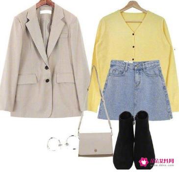 米色外套内搭什么颜色比较好看