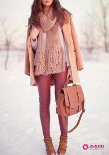 米色外套内搭什么颜色比较好看