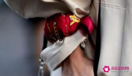 正方形丝巾的系法