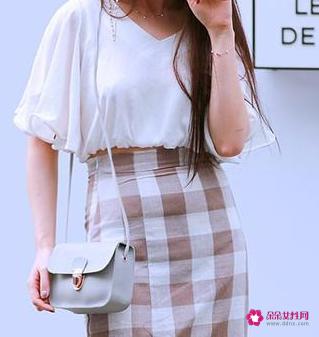 美女夏季打扮