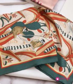 丝巾小方巾好还是大方巾好