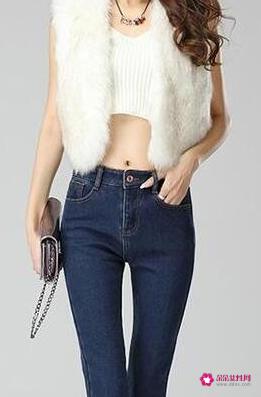 黑色打底裙子怎么搭配