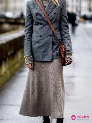 连衣裙怎么搭配方法