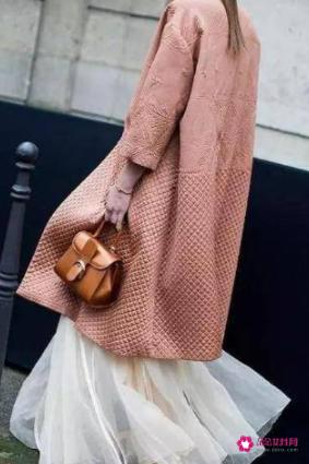 喜欢穿蓝色衣服的女人