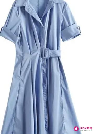 2022年女式流行的蓝色长裙