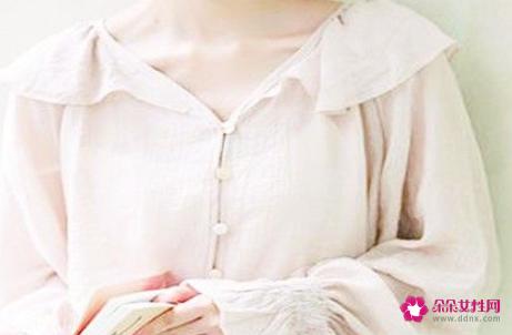 2022年女式流行的蓝色长裙