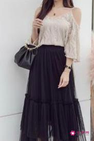 黑纱裙配什么上衣好看