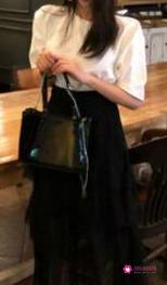 黑纱裙配什么上衣好看