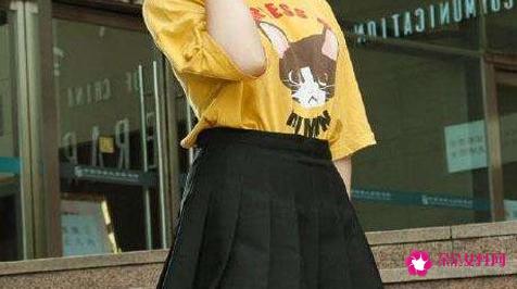 黑色百褶短裙的最佳搭配