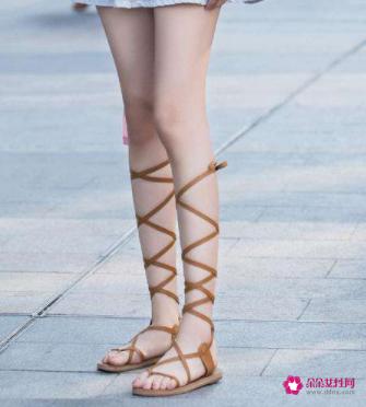 夏天罗马鞋怎么搭配好看