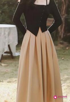 春天短裙怎么搭配上衣