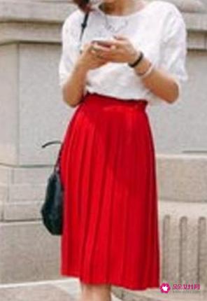 红色裙子如何搭配