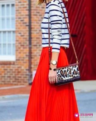 红色裙子如何搭配