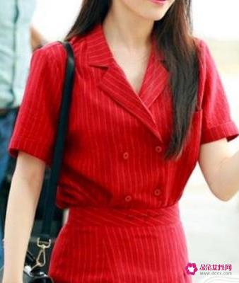 红色裙子如何搭配