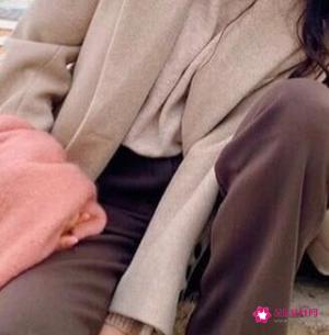 米色大衣的搭配