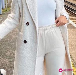 米色大衣的搭配