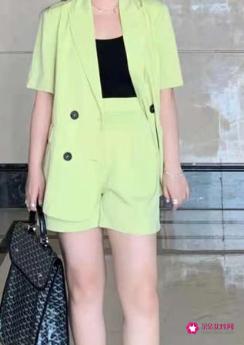 胖的人夏天穿什么衣服好看