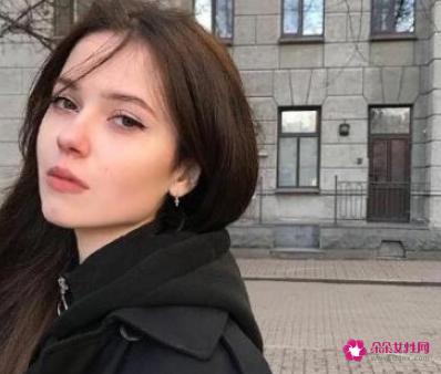 如何穿搭配衣服