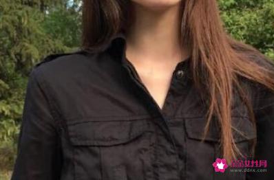 如何穿搭配衣服