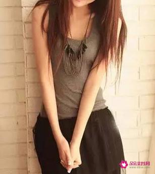 黑纱裙怎么搭配好看