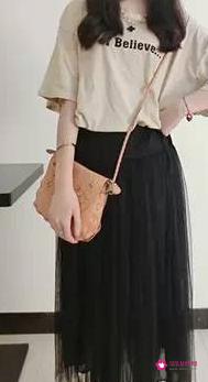 黑纱裙怎么搭配好看