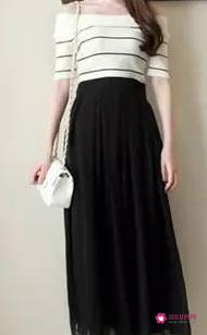 黑纱裙怎么搭配好看