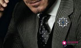 男士胸针的正确戴法