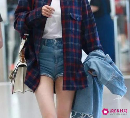 牛仔短裤搭配方法