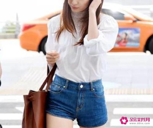 牛仔短裤搭配方法
