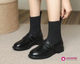 皮鞋搭配丝袜