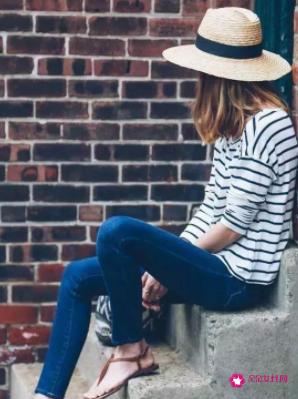 帽子和衣服颜色的基本搭配法