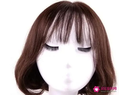 脸宽的人留什么发型好看