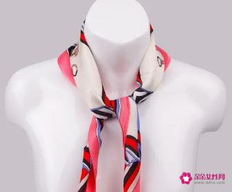 三角方巾的戴法及图解