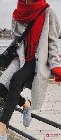 红色围巾如何搭配好看