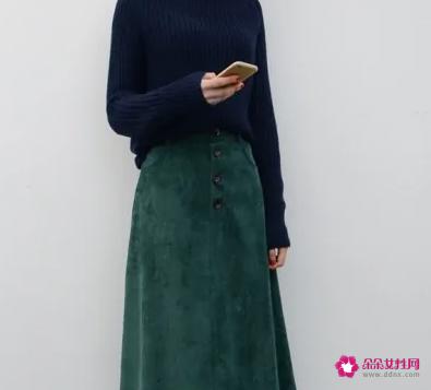 冬季长裙配什么上衣好看