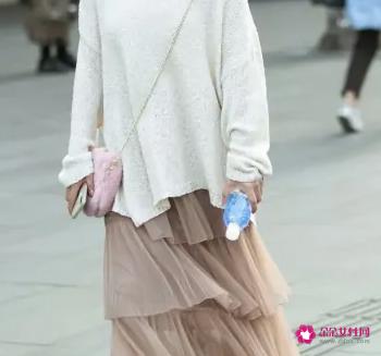 冬季长裙配什么上衣好看