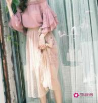 穿什么颜色的衣服显白女生