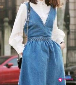 牛仔背带裙秋冬搭配全身图