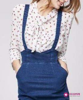 牛仔背带裙秋冬搭配全身图