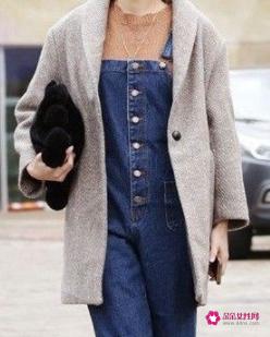 牛仔背带裙秋冬搭配全身图