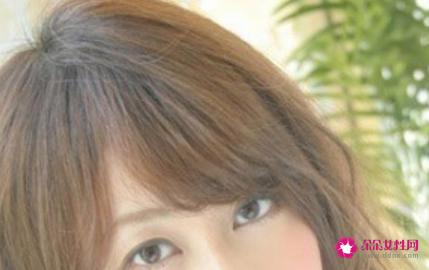 额头高的女生适合什么发型