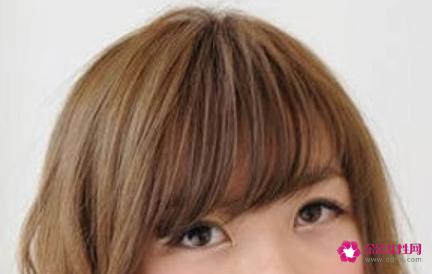 额头高的女生适合什么发型