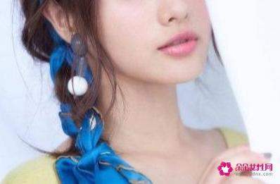 长条丝巾的各种系法图解