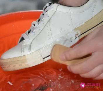 洗运动鞋用什么洗涤剂