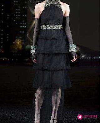 黑色礼服裙搭配图片