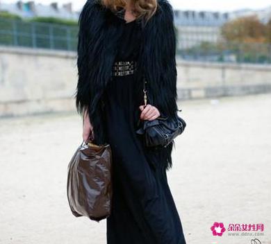 黑色礼服裙搭配图片