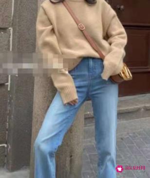 浅蓝色牛仔裤经典的搭配