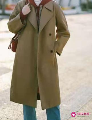 浅蓝色牛仔裤经典的搭配