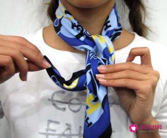 小方丝巾的18种系法视频