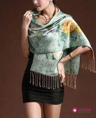 大方巾披肩的系法图解